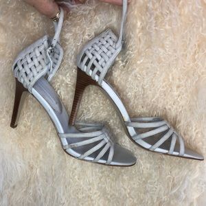 NEW Banana Republic suede grey heel never worn, woven elegant design in leather